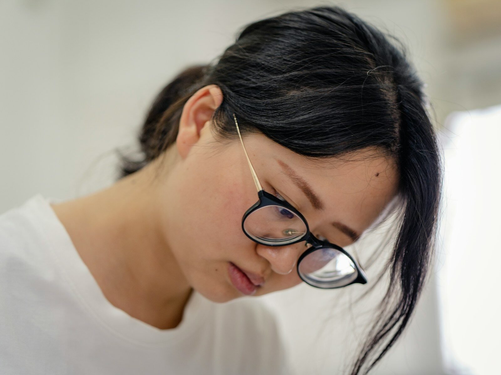 How to Reduce Eye Strain: Monitor, Lighting, and Habit Fixes