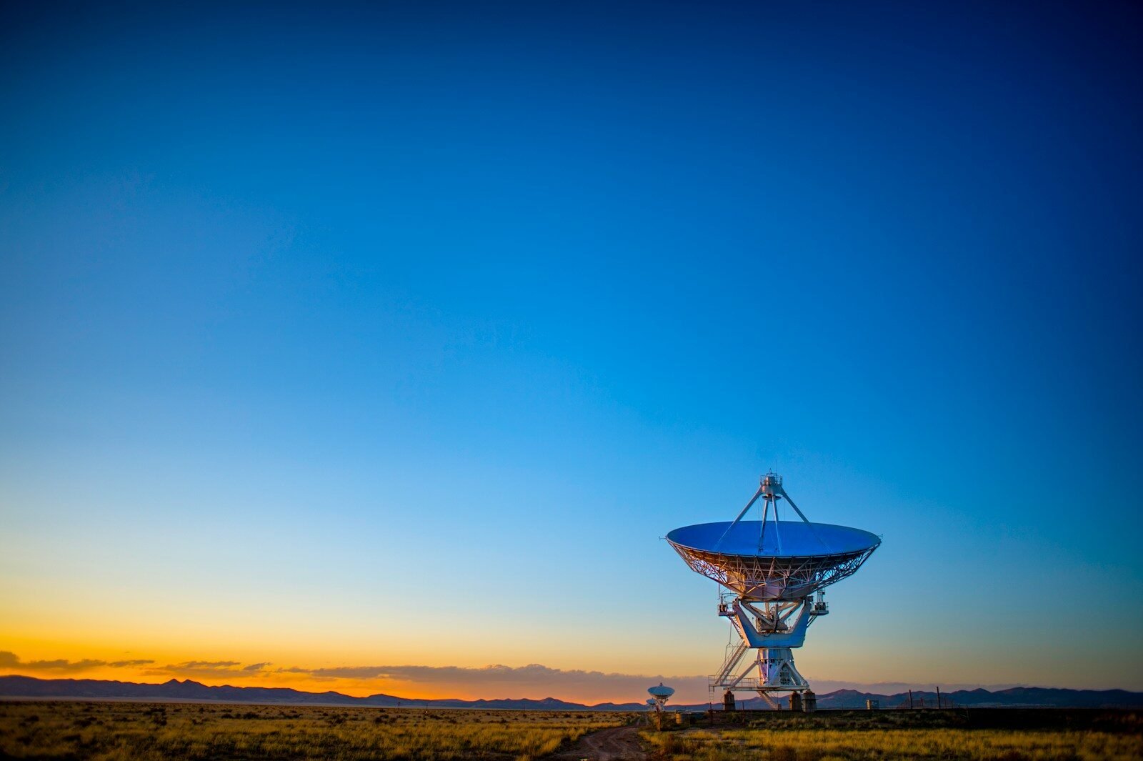 Satellite Internet vs 5G: The Rural Connectivity Race